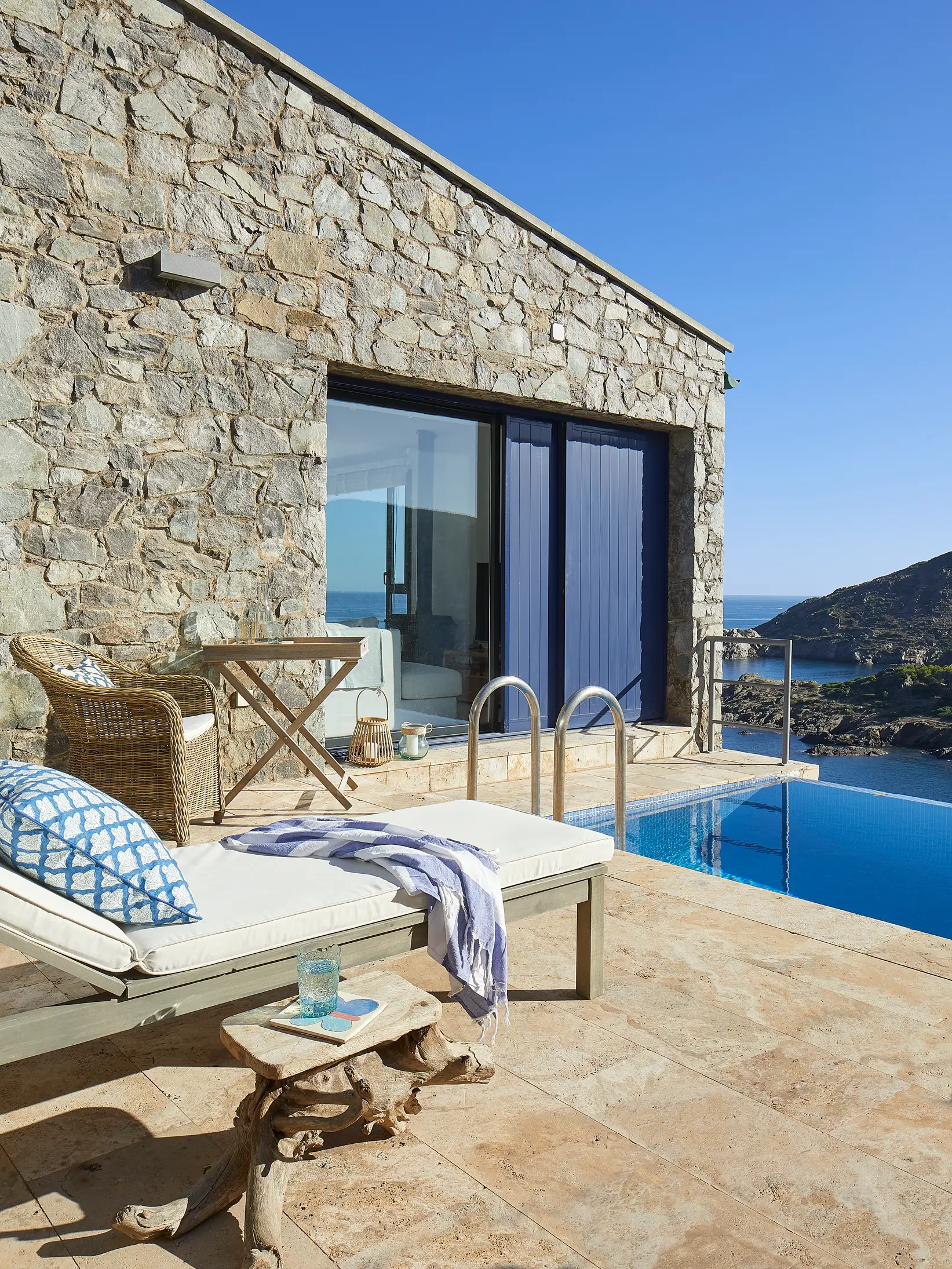 costa brava 02 piscina azul mar mediterraneo verano veronica mimoun