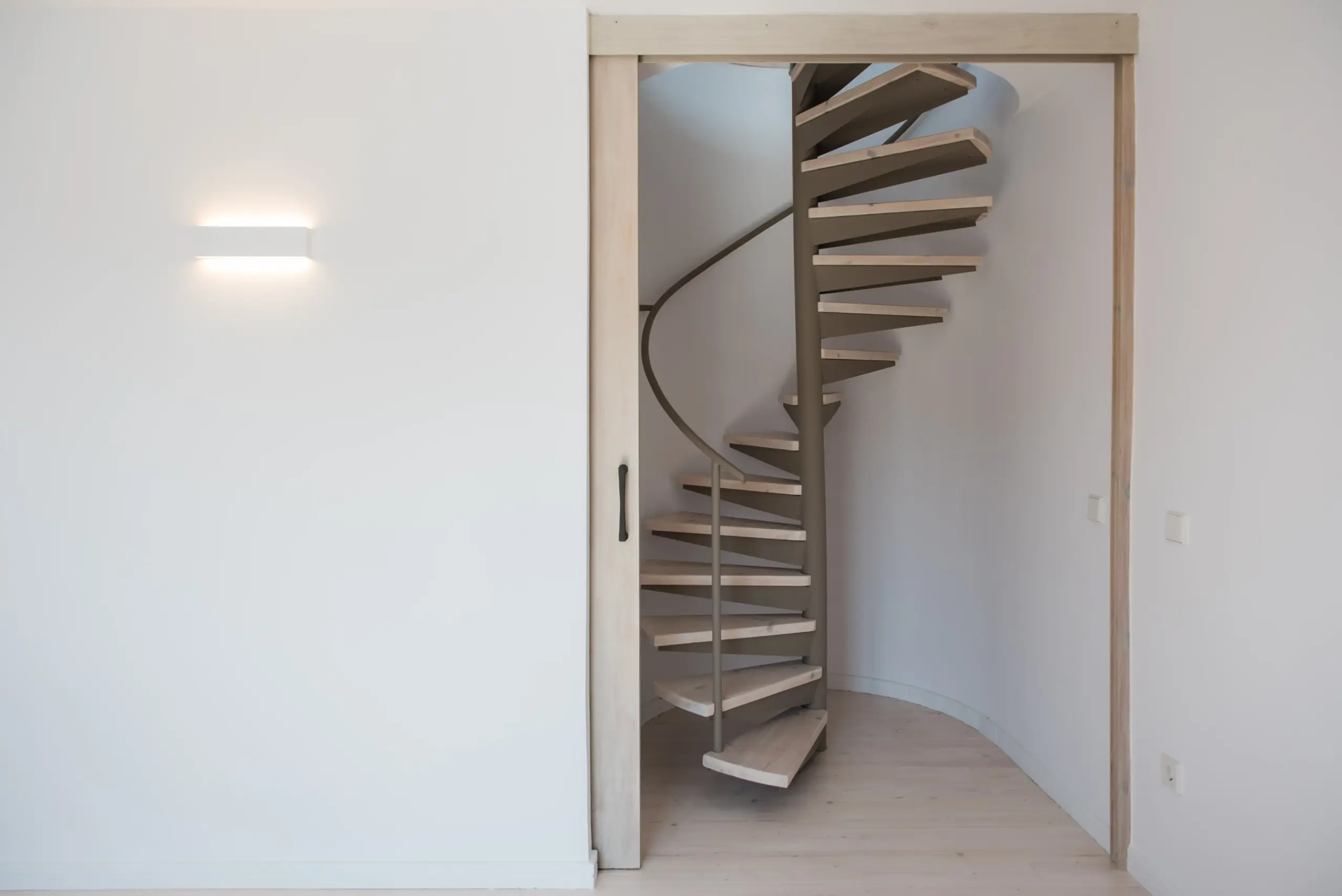 costa brava 39 salon escalera azul mar mediterraneo verano veronica mimoun scaled